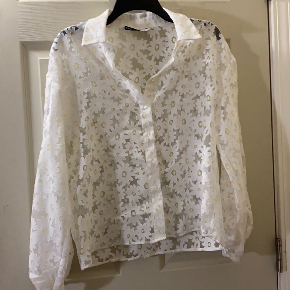 White long sleeve with flowers loved by TRINNY